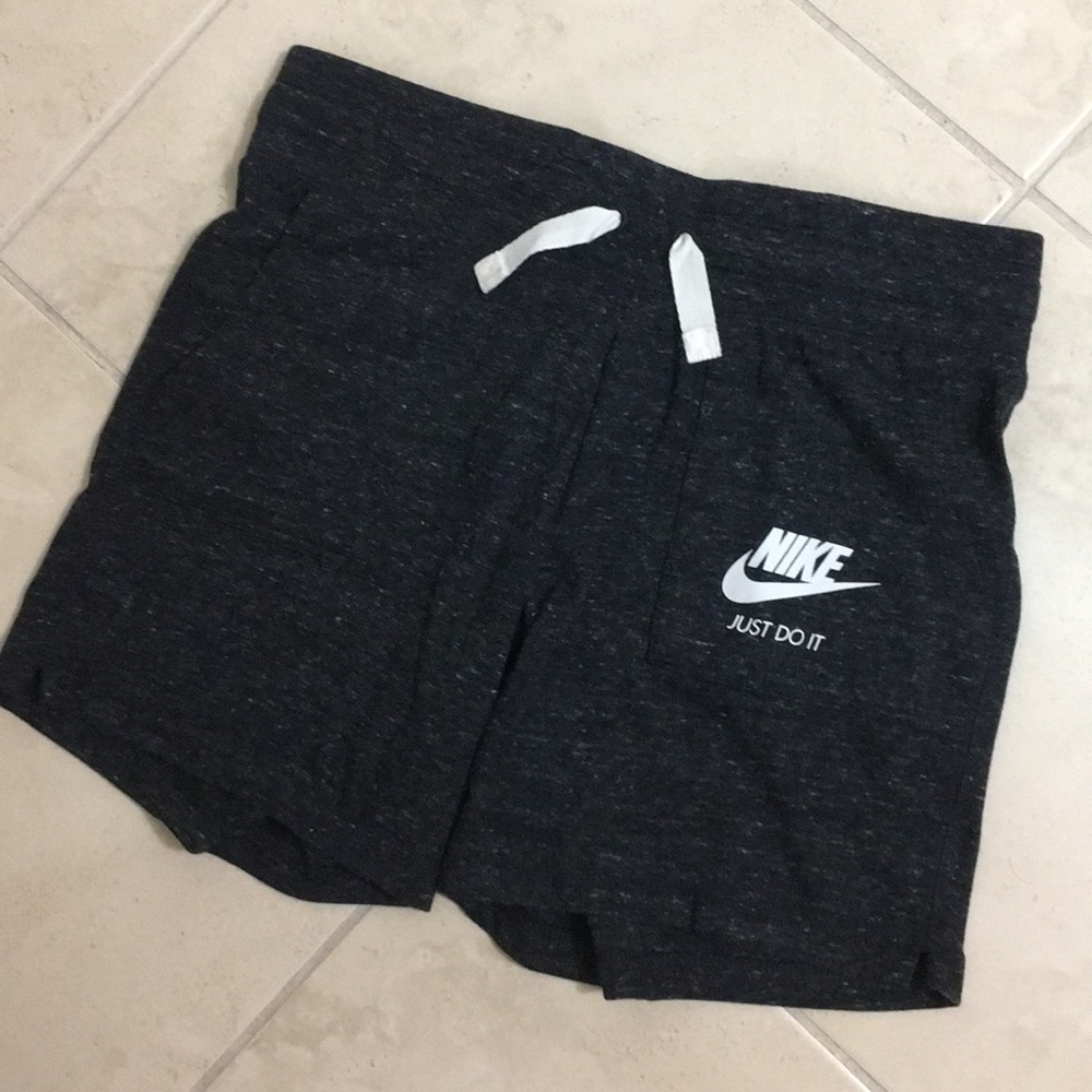 ♦️NWT Nike sportswear Vintage shorts girls